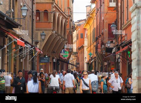 shopping streets in bologna